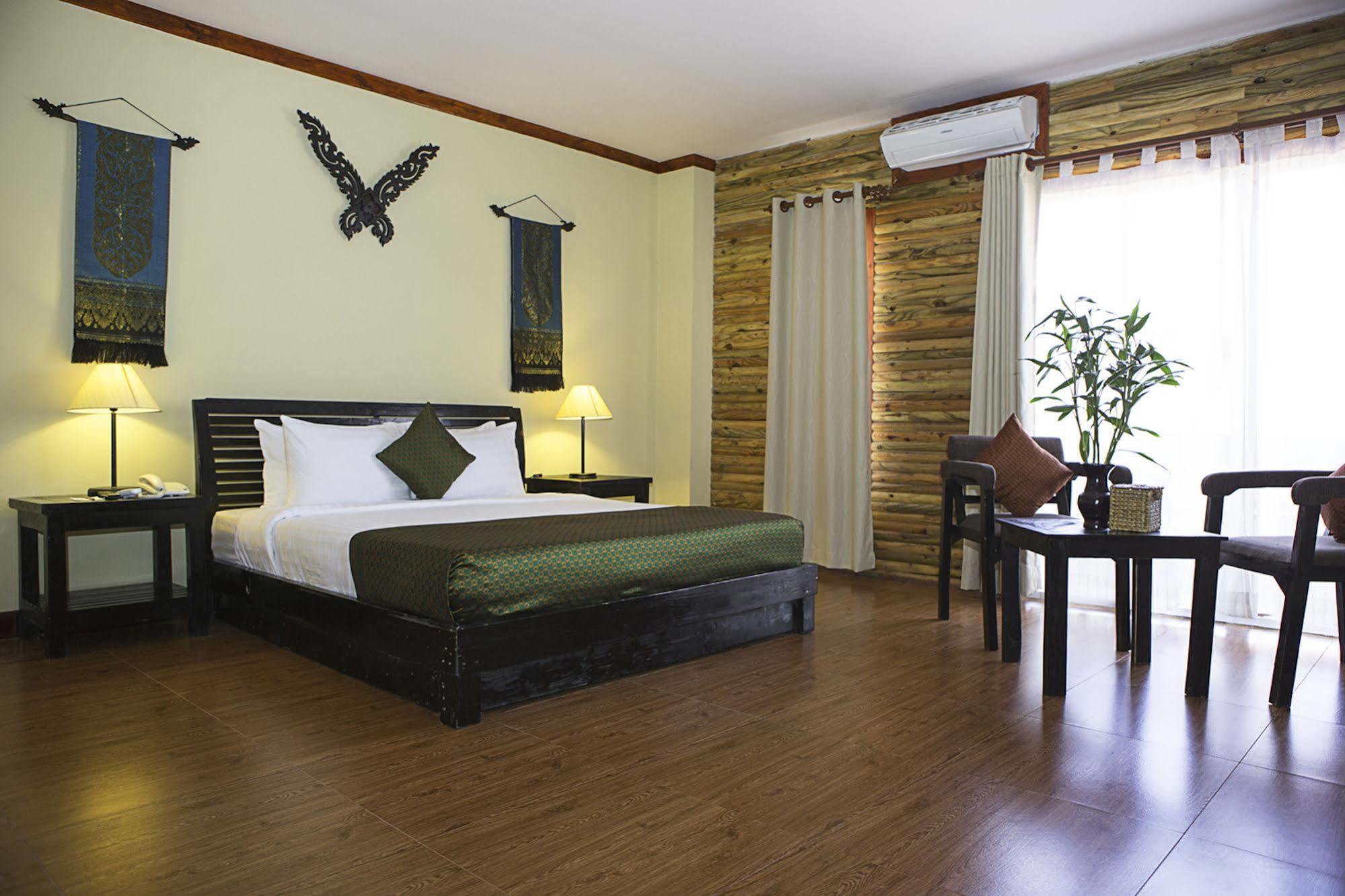 เอมัน บีเคเค Hotel พนมเปญ ภายนอก รูปภาพ